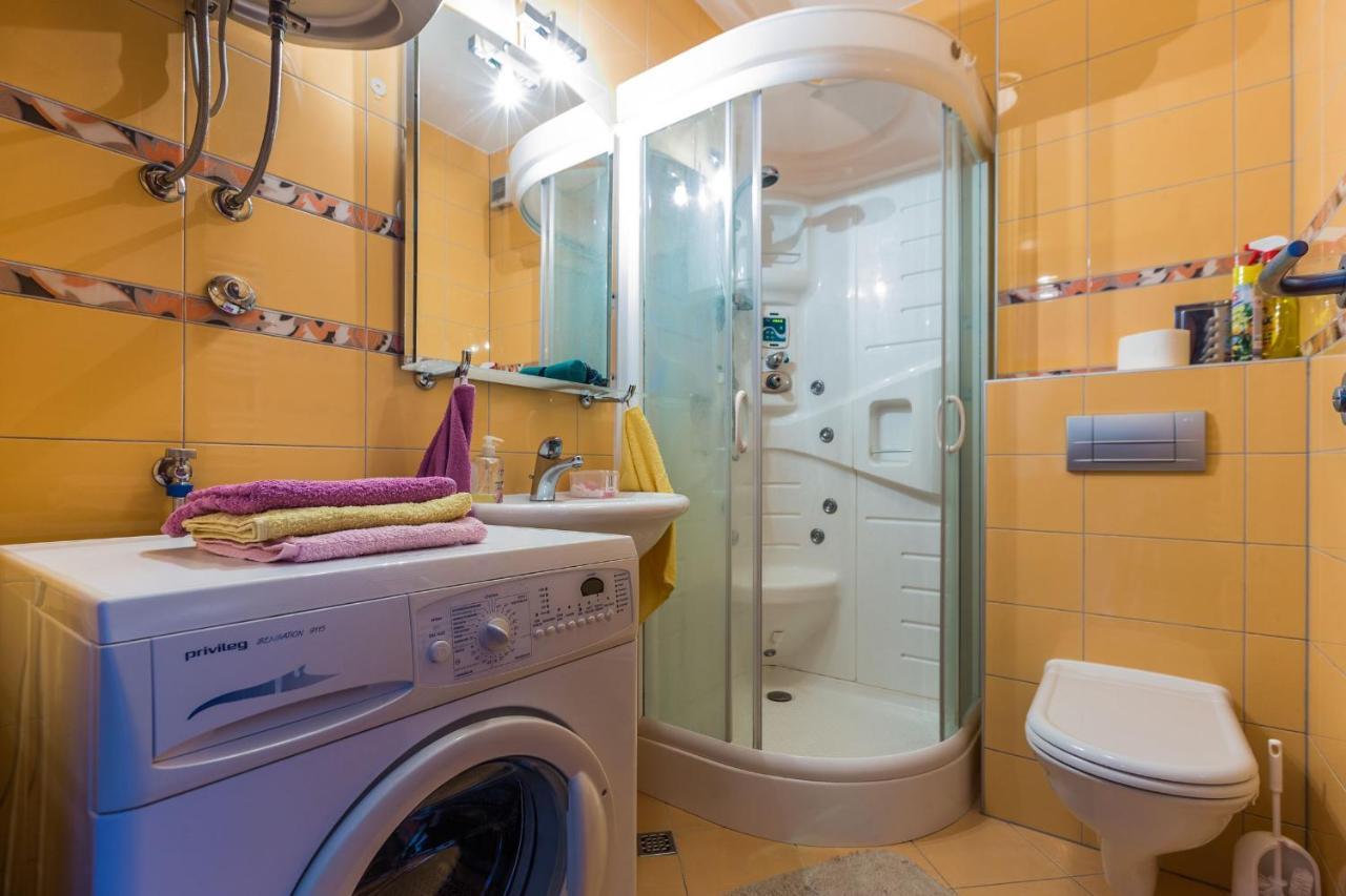 Adriano 2br With Terrace Apartment *