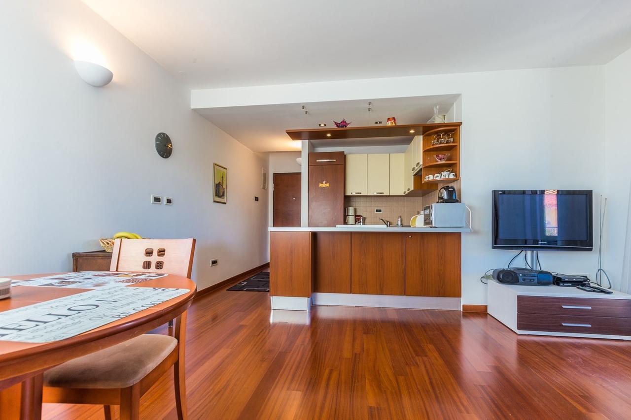 Apartment Adriano 2br With Terrace Zadar